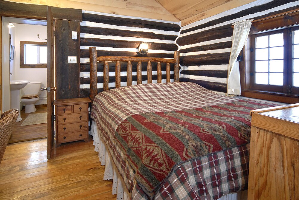 Pioneer Guest Cabins Reviews Photos Rates Ebookers Com