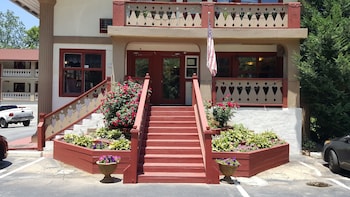 Riverbend Motel Cabins Helen 2020 Room Prices Reviews