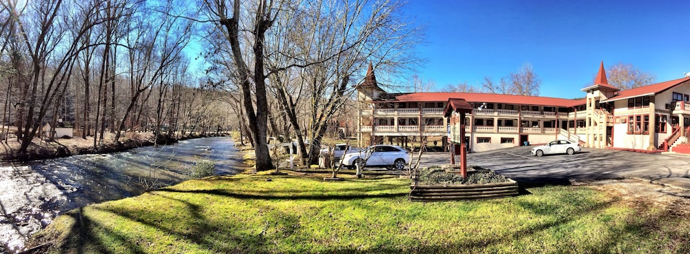 Riverbend Motel Cabins In Helen Hotel Rates Reviews On Orbitz