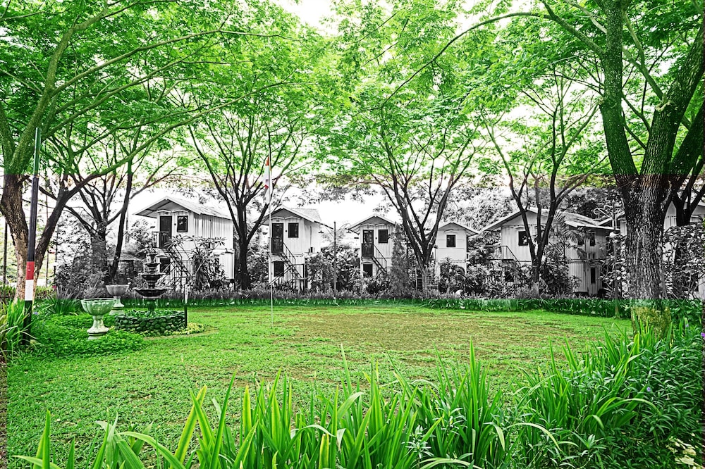 Royal Caravan Hotel Trawas In Trawas Cheap Hotel Deals