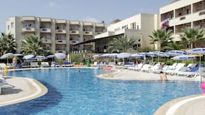 2 outdoor pools, pool umbrellas, pool loungers