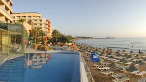 Private beach, sun-loungers, beach umbrellas, beach towels
