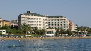 Private beach, sun-loungers, beach umbrellas, beach towels