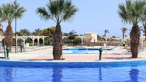 Indoor pool, 3 outdoor pools, pool umbrellas, pool loungers