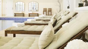 Indoor pool, sun loungers