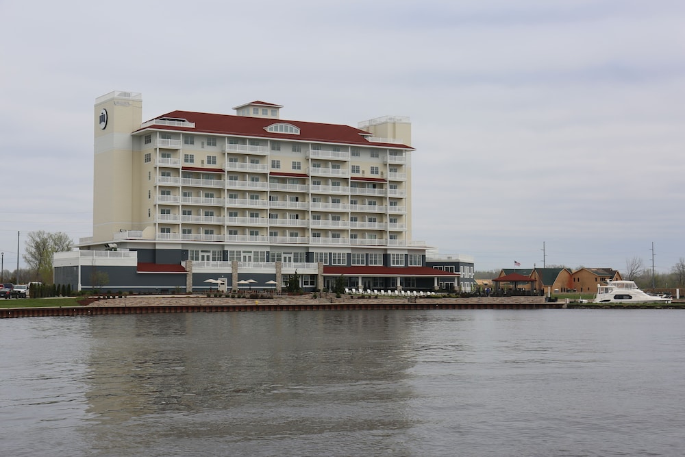 The Inn At Harbor Shores, Benton Harbor 109 Room Prices & Reviews