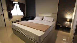 Premium bedding, minibar, free WiFi