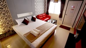 Premium bedding, minibar, free WiFi