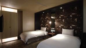 Down duvet, in-room safe, desk, blackout curtains