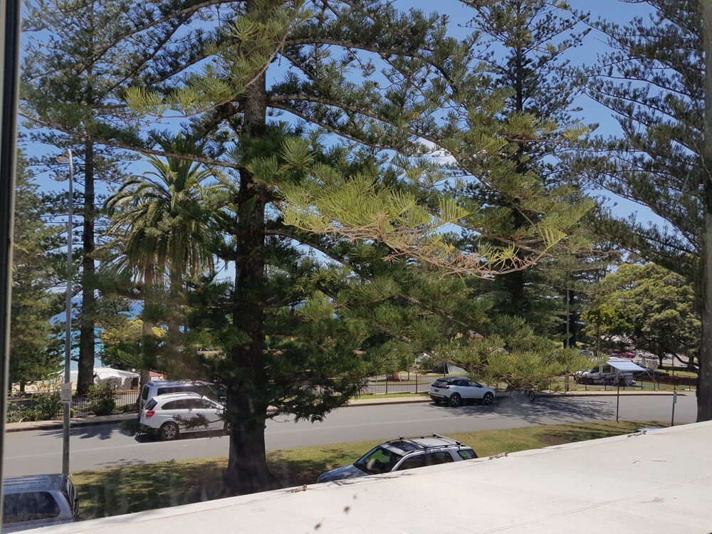 Seabreeze Beach Hotel