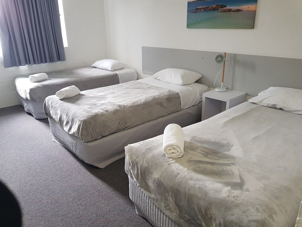 Seabreeze Beach Hotel