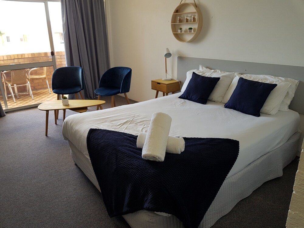 Seabreeze Beach Hotel