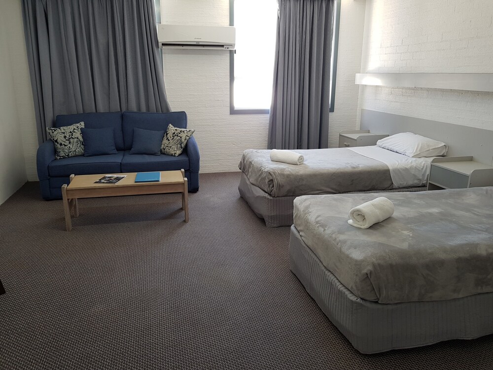 Seabreeze Beach Hotel