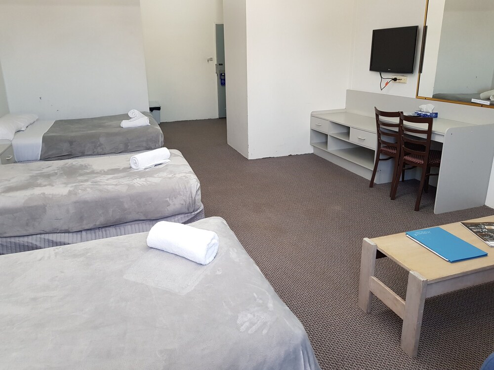 Seabreeze Beach Hotel