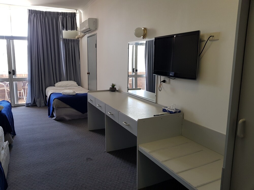 Seabreeze Beach Hotel