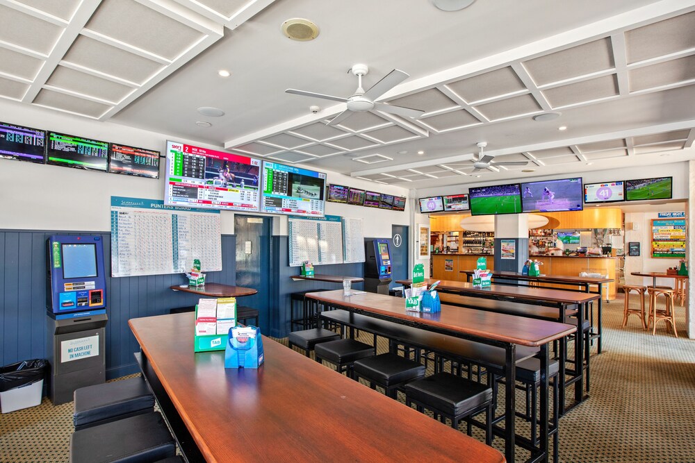 Seabreeze Beach Hotel