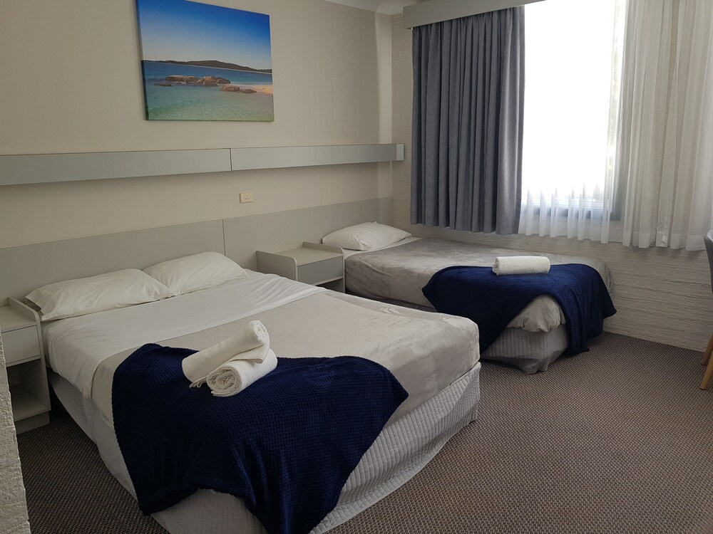 Seabreeze Beach Hotel