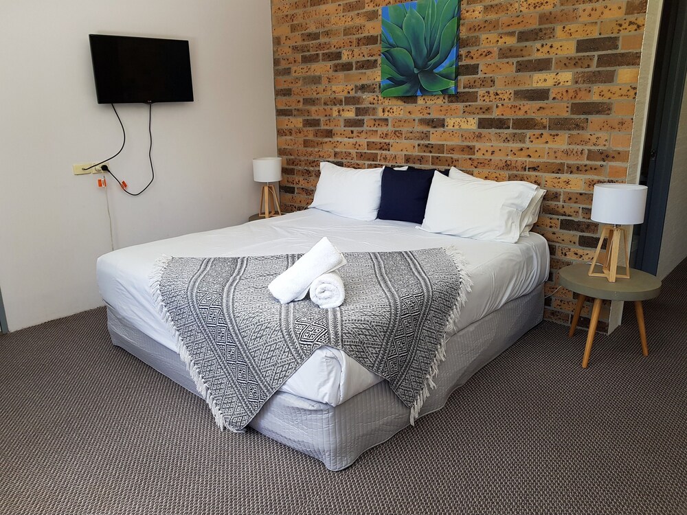 Seabreeze Beach Hotel