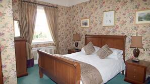 1 bedroom, desk, iron/ironing board, rollaway beds