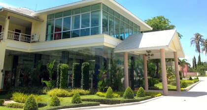 Suwan Driving Range and Resort