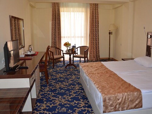 Room, Royal Plaza Hotel