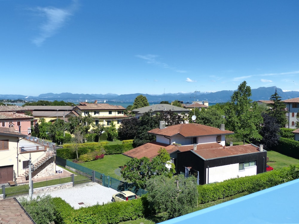 Meet Gardalake Hostel in Peschiera del Garda, Italy