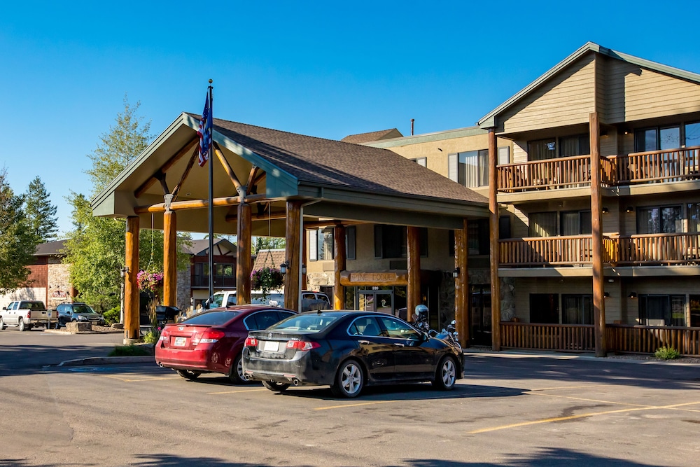 The Pine Lodge on Whitefish River, Ascend Hotel Collection in Whitefish Best Rates & Deals on