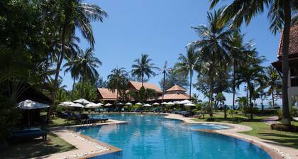 Coral Hotel Bangsaphan