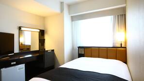 Down duvet, desk, blackout curtains, free WiFi