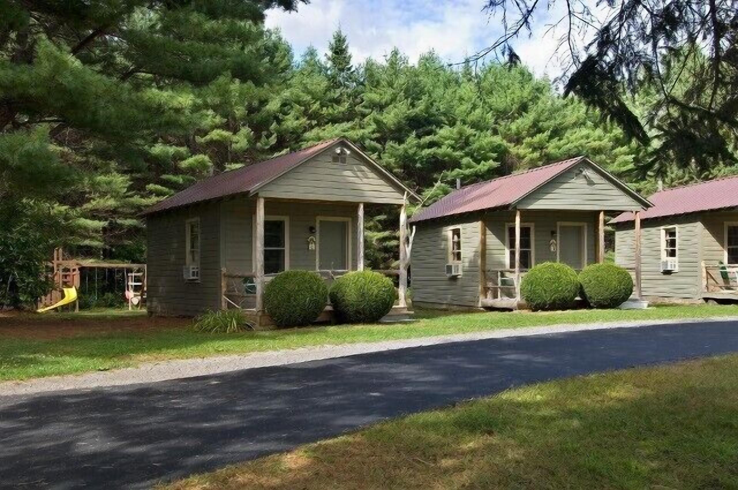 Pine Tree Motel Cabins In Chestertown Ny Expedia