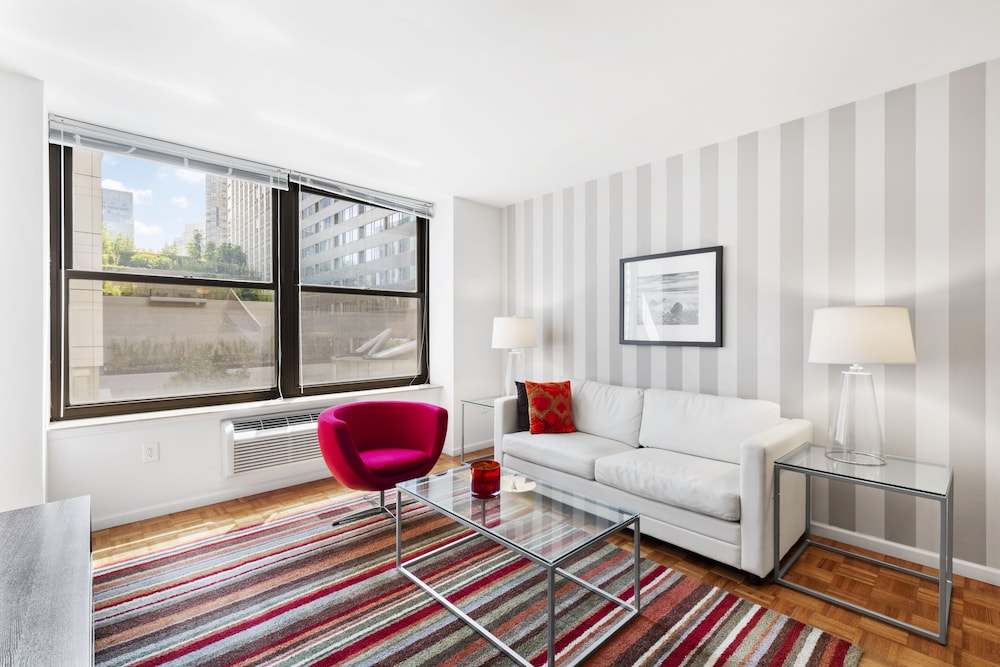 grove pointe frame & art