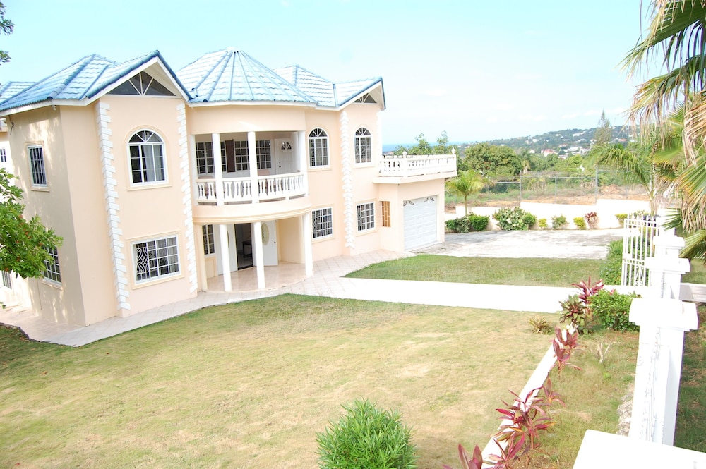 Celebrity Villa Jamaica in Montego Bay Best Rates & Deals on Orbitz