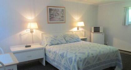 Country Squire Motel