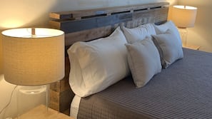 Iron/ironing board, free WiFi, linens