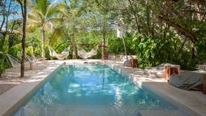 2 piscinas al aire libre