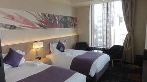 Premium bedding, desk, free WiFi