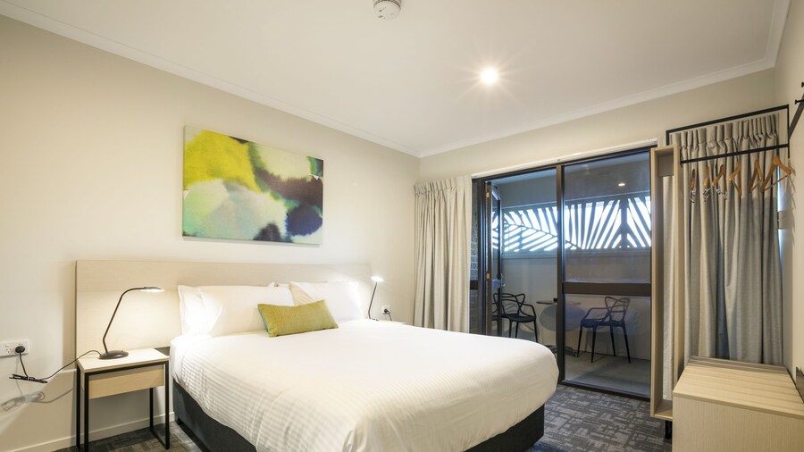 Nightcap at Kawana Waters Hotel