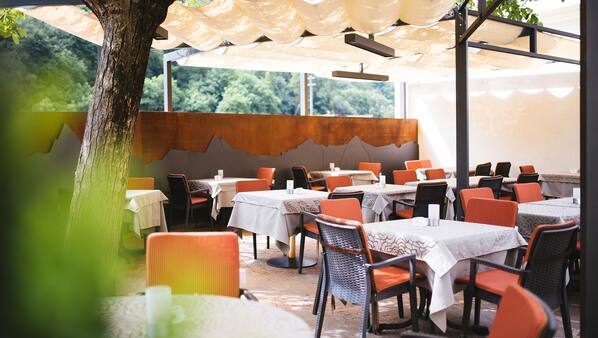 2 Restaurants, Frühstück, Mittagessen und Abendessen, lokale Küche
