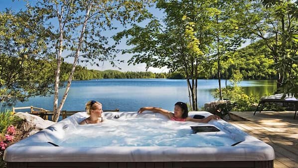 Outdoor spa bath