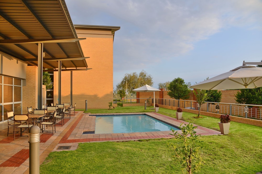 Road Lodge Southgate Reviews, Photos & Rates