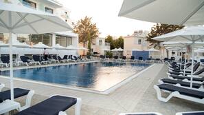 Seasonal outdoor pool, pool umbrellas, sun loungers