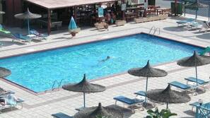 Seasonal outdoor pool, pool umbrellas, sun loungers