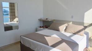 Minibar, cortinas opacas, ropa de cama y acceso en silla de ruedas