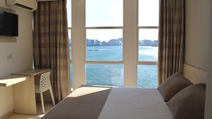 Minibar, cortinas opacas, ropa de cama y acceso en silla de ruedas