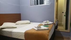 Frigobar, Wi-Fi de cortesia, roupa de cama