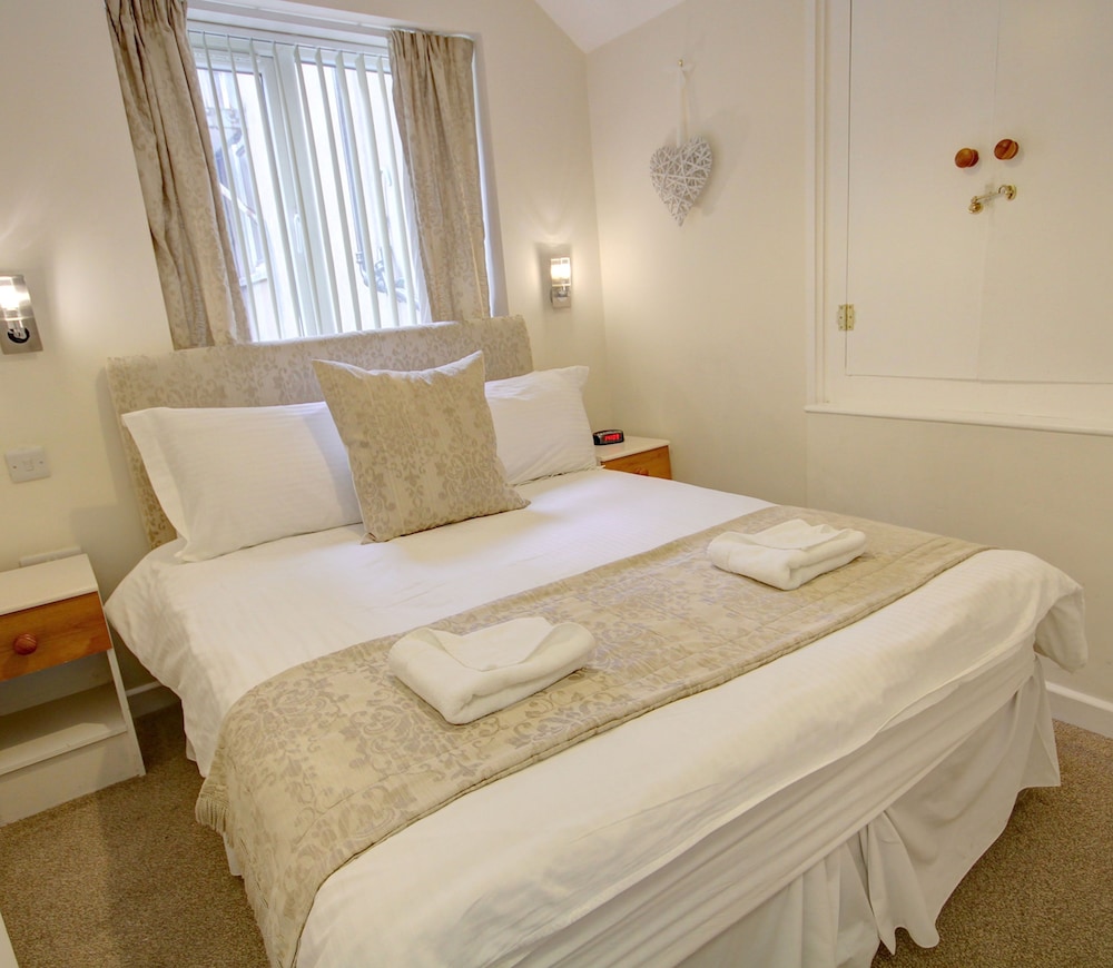 Kensington Court Holiday Apartments Deals & Reviews (WestonsuperMare