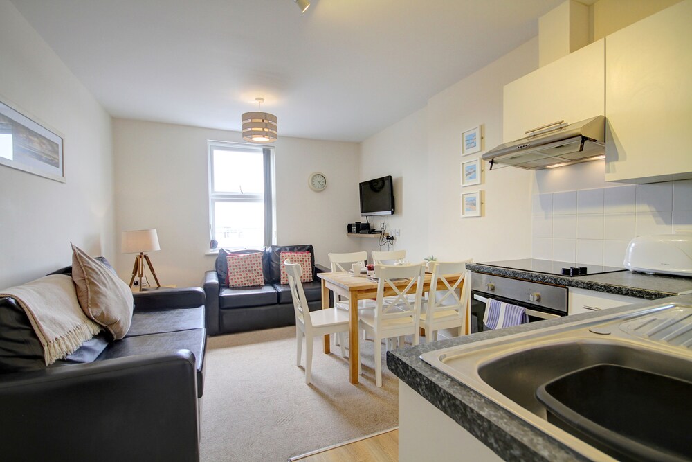 Kensington Court Holiday Apartments Deals & Reviews (WestonsuperMare