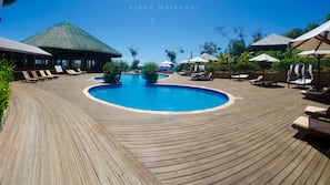 2 outdoor pools, sun loungers