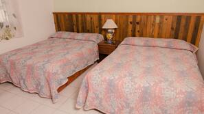 Cortinas opacas, tabla de planchar con plancha, wifi gratis