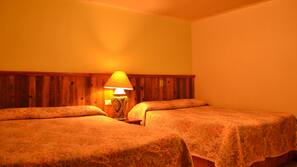 Cortinas opacas, tabla de planchar con plancha, wifi gratis